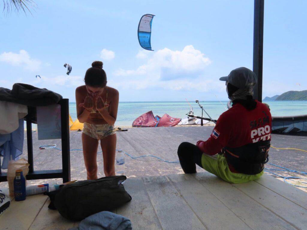 Getting ready before a kitesurfing lesson